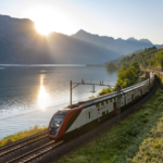 Wenn es um Pünktlichkeit, Sicherheit und Effizienz im Schienenverkehr geht, denken Experten unwillkürlich an die Schweiz. Die Schweizerischen Bundesbahnen, besser bekannt als sbb.ch, gelten weltweit als ein Maßstab für exzellente Bahninfrastruktur. Mit Millionen von Fahrgästen pro Jahr und einer unvergleichlichen Pünktlichkeitsquote hat sich dieses Unternehmen als das Rückgrat des öffentlichen Verkehrs in der Schweiz etabliert. Diese Institution ist nicht nur ein Verkehrsunternehmen, sondern ein Symbol für schweizerische Qualität und Zuverlässigkeit. Die Welt schaut auf die Schweiz, um zu verstehen, wie moderner öffentlicher Nahverkehr funktionieren kann. Transporthistoriker bewundern das System für seine Effizienz und Innovation.